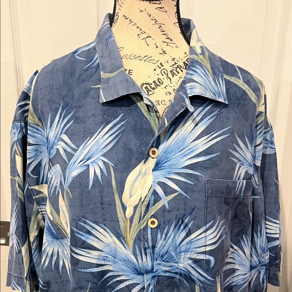 Tommy Bahama silk Hawaiian floral button up XL shirt. - Picture 2 of 11